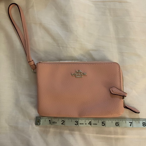 Coach - Picture 4 of 9